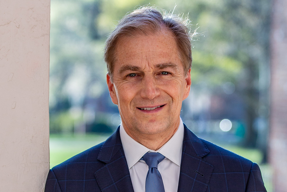 Introducing Abstract Expressionism: An American Movement