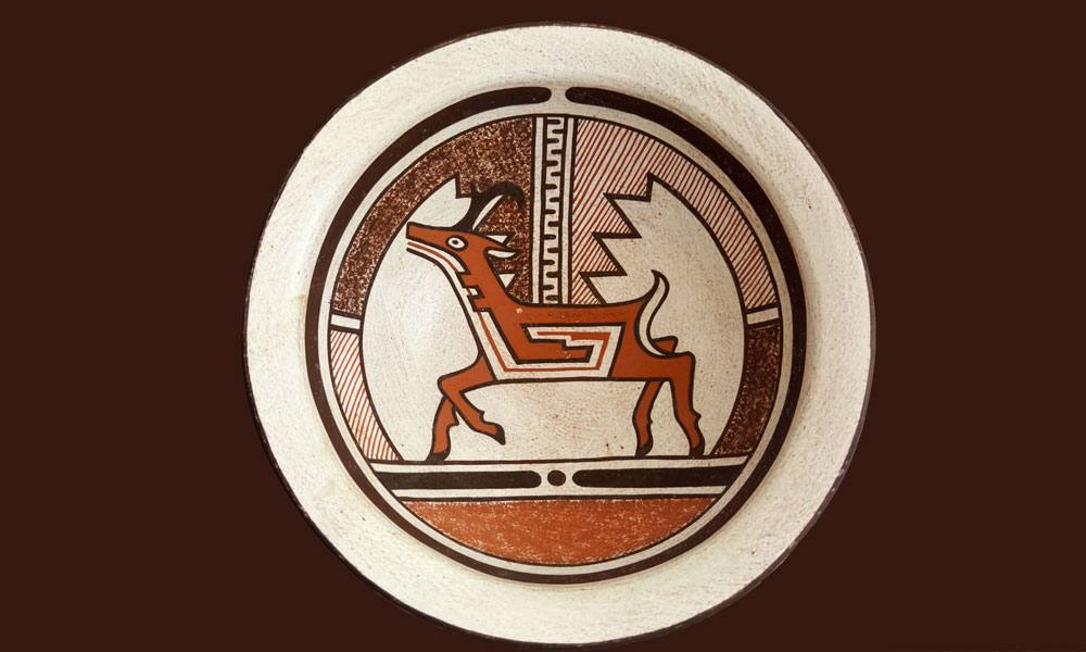 At One with the Earth: Kinship, Friendship and Traditions in Zuni Ceramics